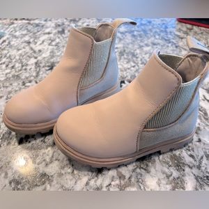 Size 11T NATIVE light pink booties